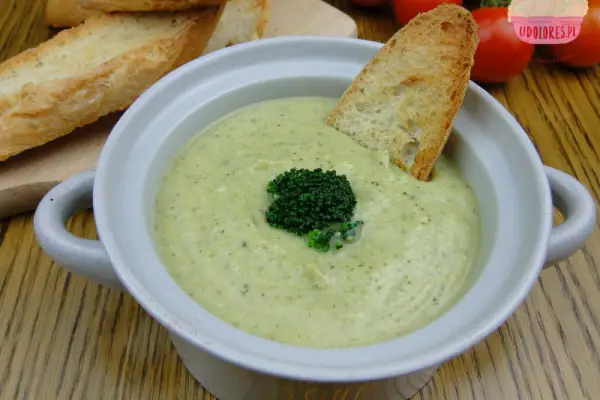 Kremowo-śmietanowa zupa z brokuła