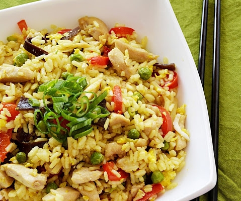 Ryż smażony po chińsku z kurczakiem