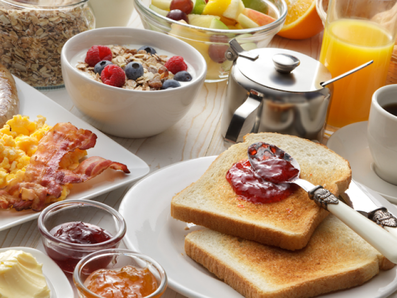 50 Pomysłów na Szybkie i Smaczne Fit Śniadania dla Całej Rodziny