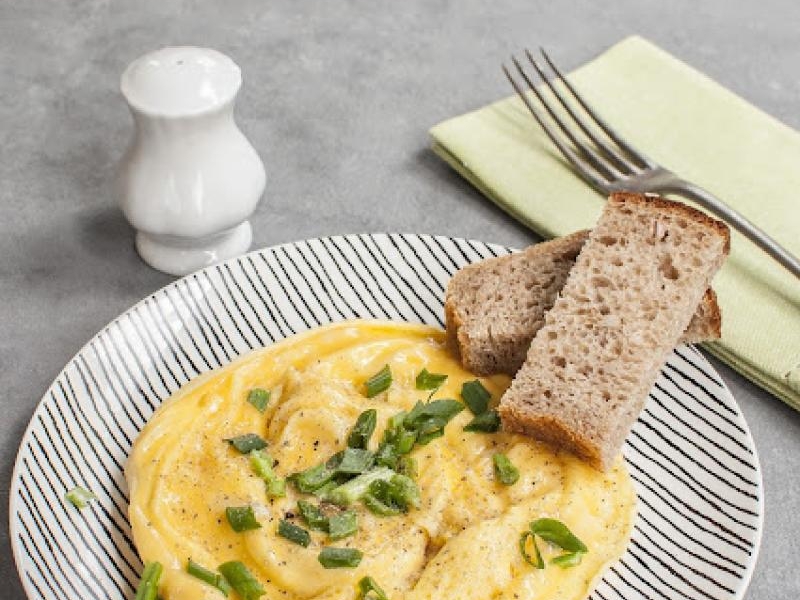 Zawijany omlet w stylu japońskim