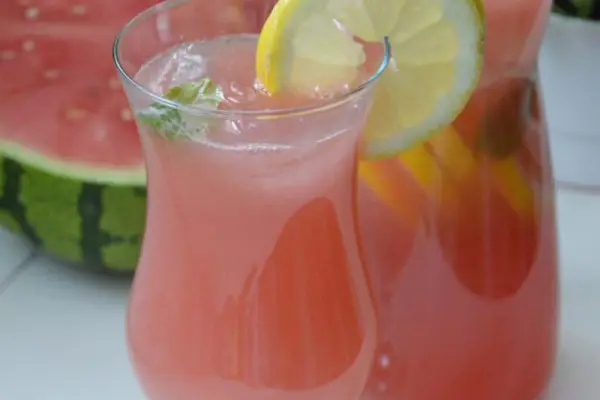 Lemoniada arbuzowa orzeźwiająca