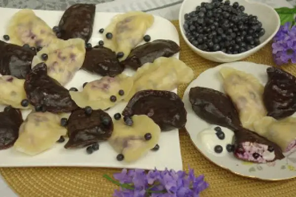 Pierogi z jagodami i serem na słodko + jak zrobić ciasto na pierogi czekoladowe i klasyczne