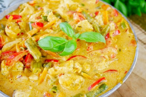 Kurczak z warzywami po tajsku – pyszne danie na obiad