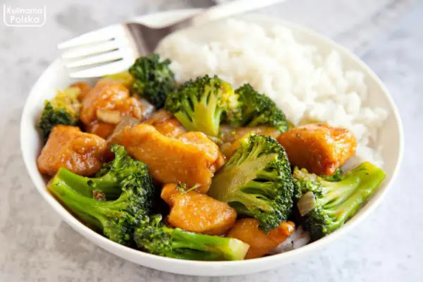 Kurczak z brokułami. Świetny przepis na lżejszy i zdrowy obiad