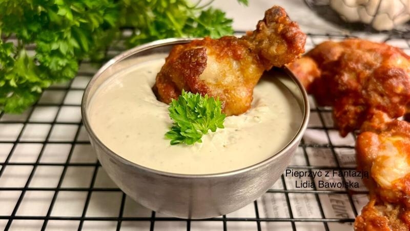 Sos blue cheese – klasyczny dip do skrzydełek buffalo i warzyw