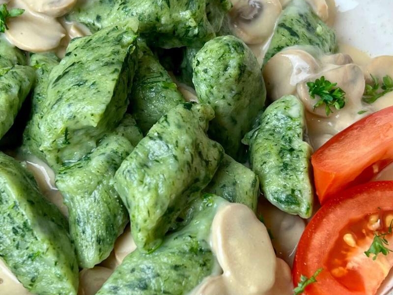 Kopytka ze szpinakiem – miękkie, zielone i szybkie do zrobienia