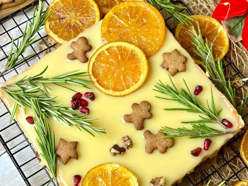 Sernik świąteczny pachnący piernikami i pomarańczą