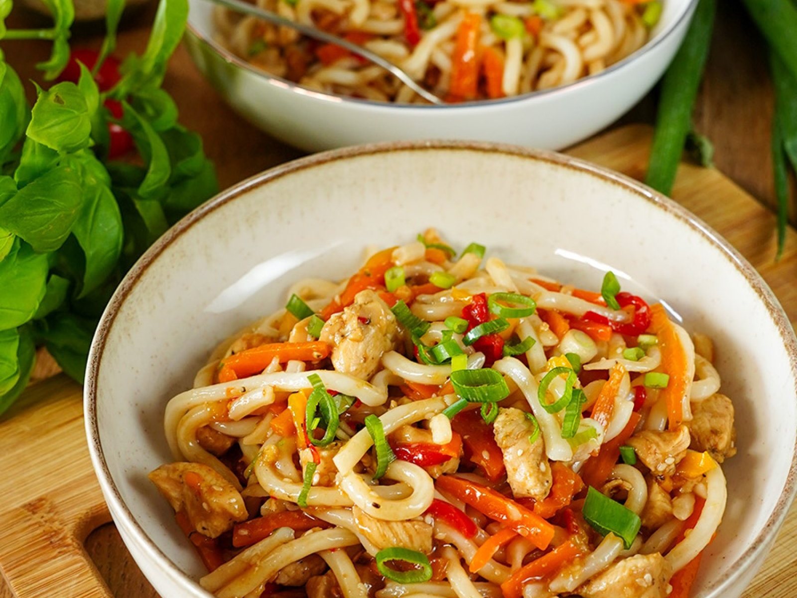Udon z kurczakiem i warzywami