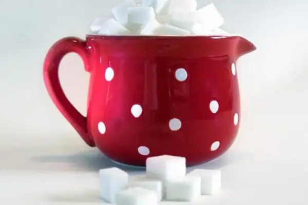 Cukrowy detoks. Jak pokonać uzależnienie od słodyczy.