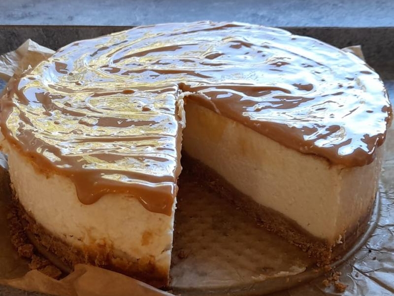 Sernik karmelowy