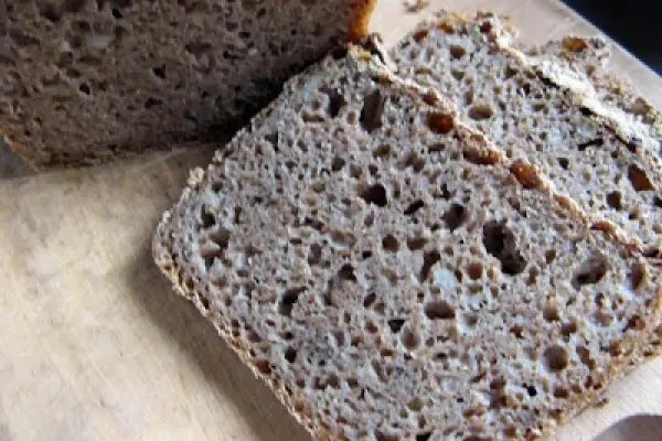 Chleb wysokobłonnikowy pełnoziarnisty z odtłuszczonym lnem
