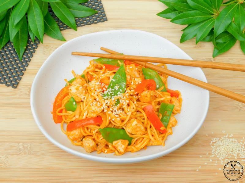 Noodle z kurczakiem i warzywami