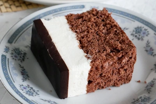 Śmietankowe ciasto czekoladowe