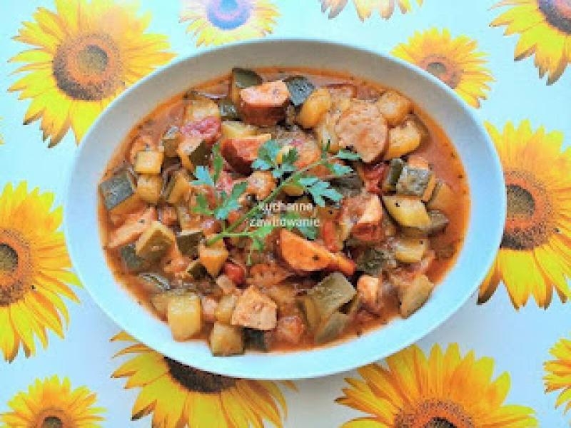 Bigos z cukinii z kiełbasą