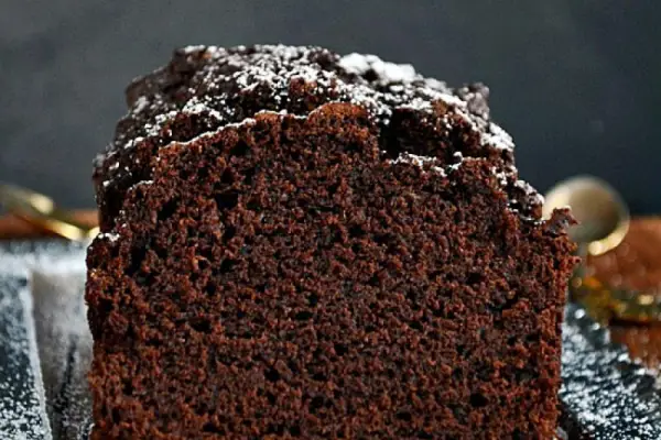 Ciasto czekoladowe z konfiturą truskawkową