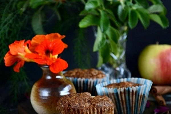 Orkiszowe muffiny z jabłkami ( wegańskie )