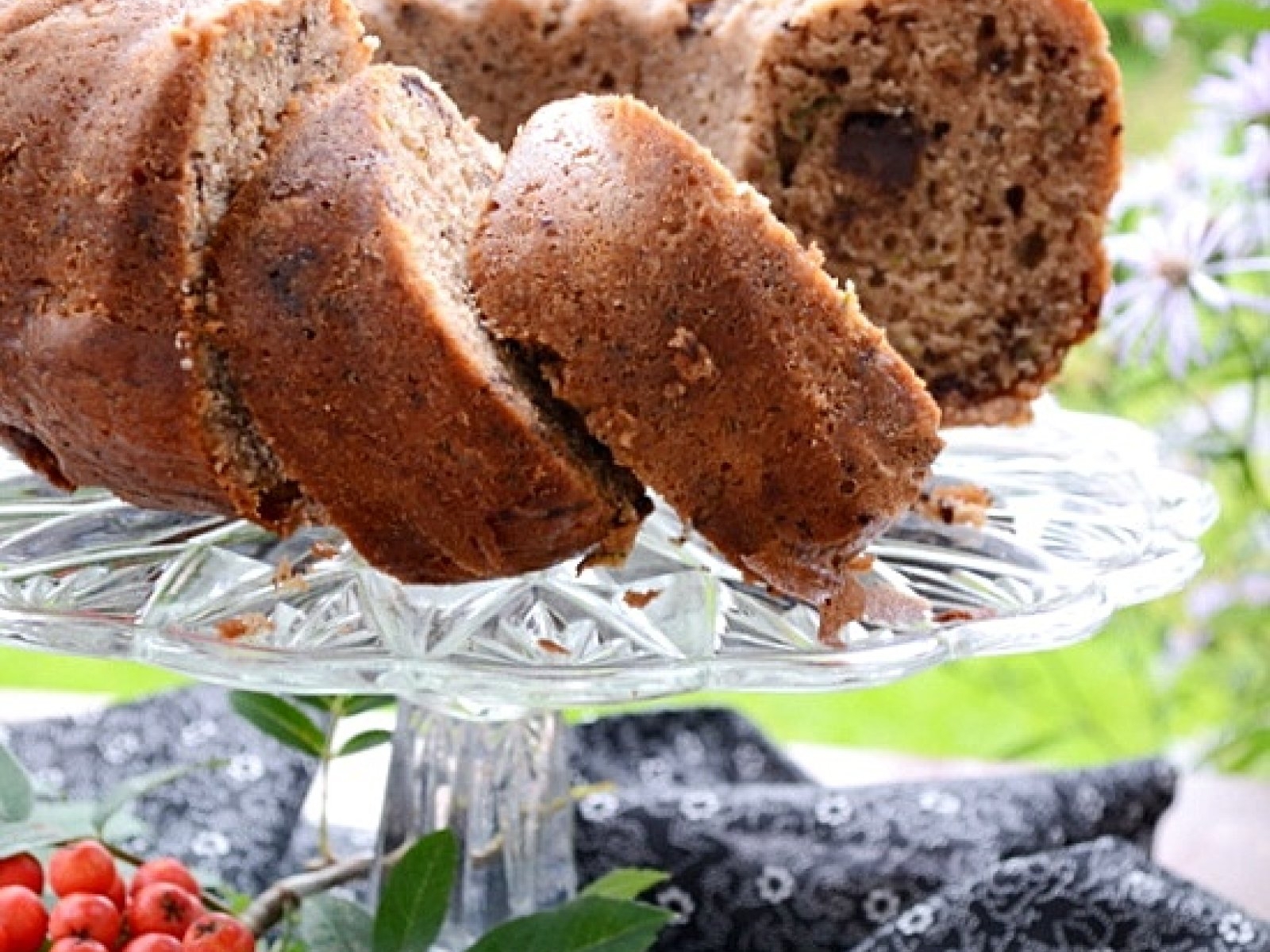 Babka z cukinią i kawałkami czekolady