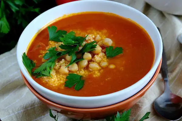 Marokańska zupa pomidorowa na zdrowy lunch