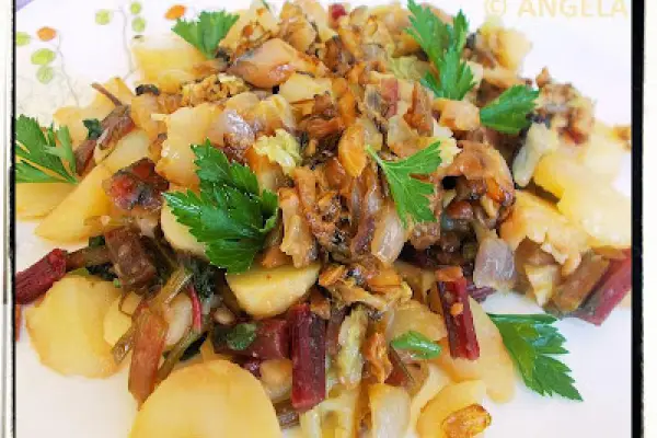 Ziemniaki zapiekane z botwiną - Roasted Potatoes with Beet Leaves - Patate con foglie di barbabietole in padella