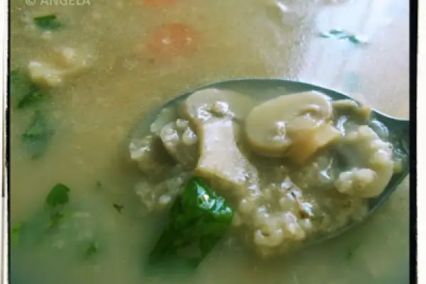 Zupa grzybowa z kaszą jęczmienną (wegańska) - Vegan Mushroom Soup - Minestra di prataioli (vegan)