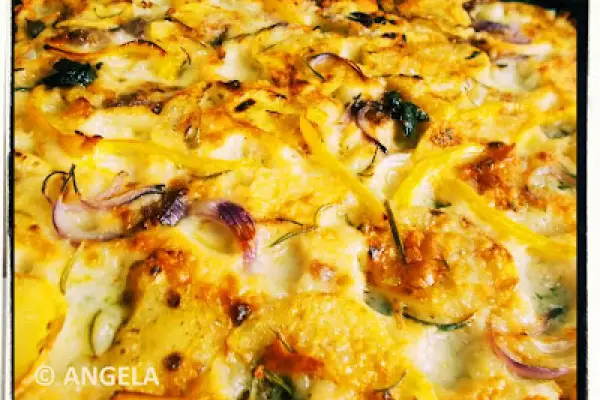 Pizza bolońska (z ziemniakami i rozmarynem) - Pizza Bolognese with Potatoes and Rosemary - Pizza alla bolognese