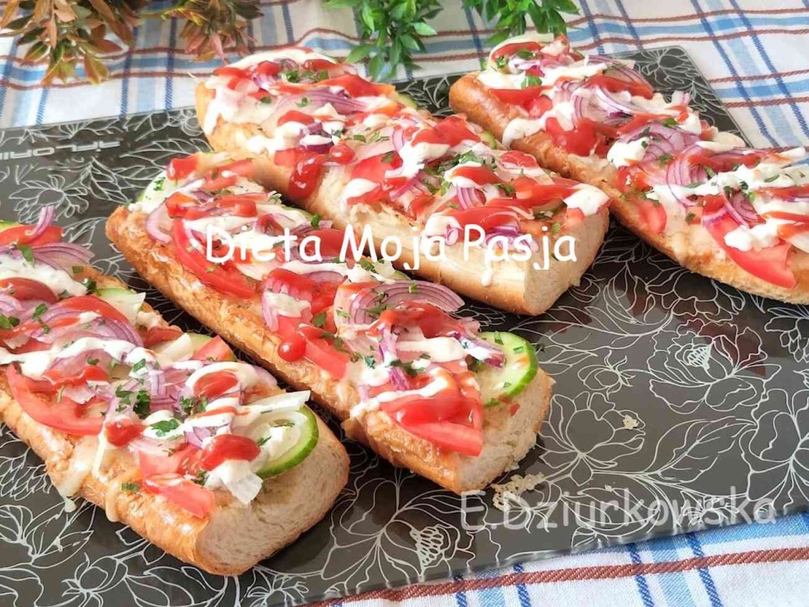 Bagietka z mięsem mielonym i serem