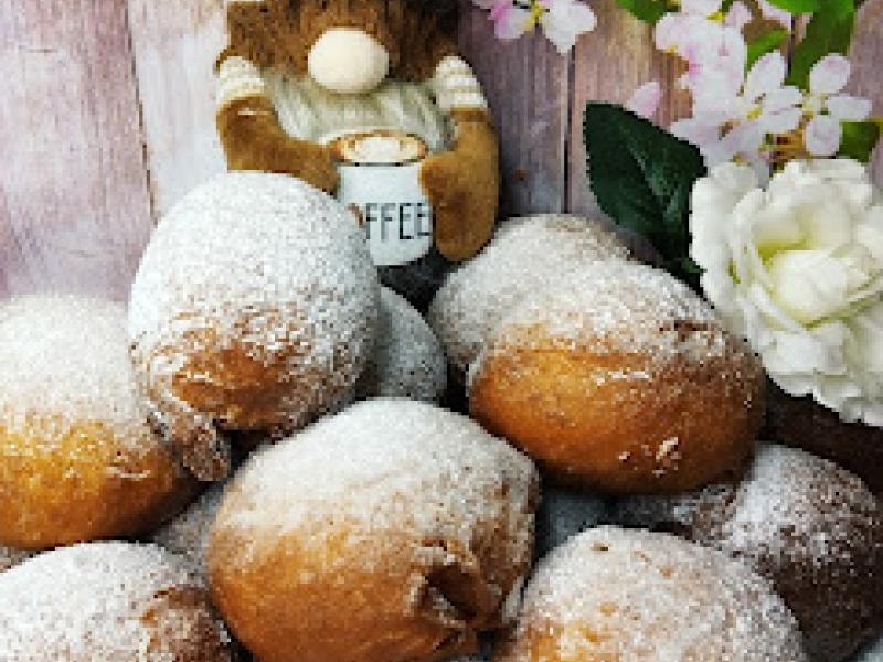 Domowe pączki na mleku i śmietanie z drożdży suszonych