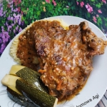 Żeberka duszone w sosie...