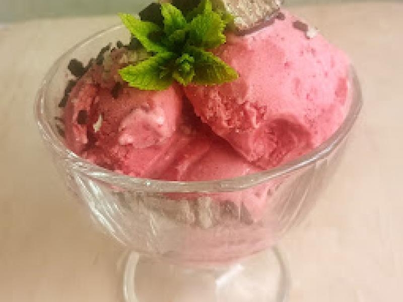 Domowe lody truskawkowe