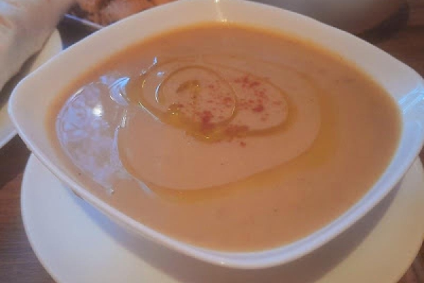 Bessara - marokańska kremowa zupa z suszonego bobu