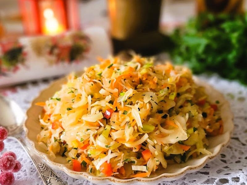 Surówka z kiszonej kapusty