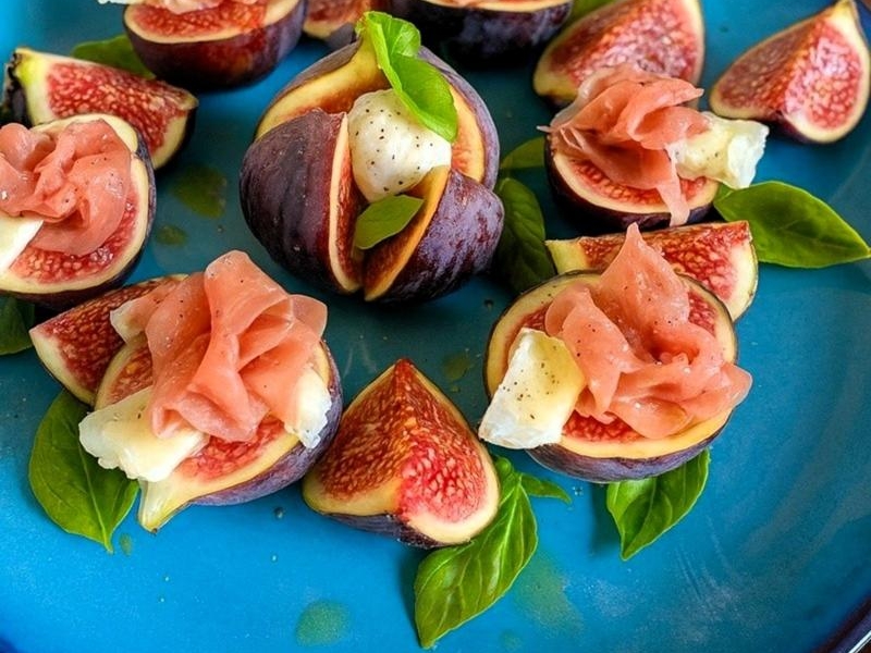 Figi z serem i szynką prosciutto - przekąska na każdą okazję
