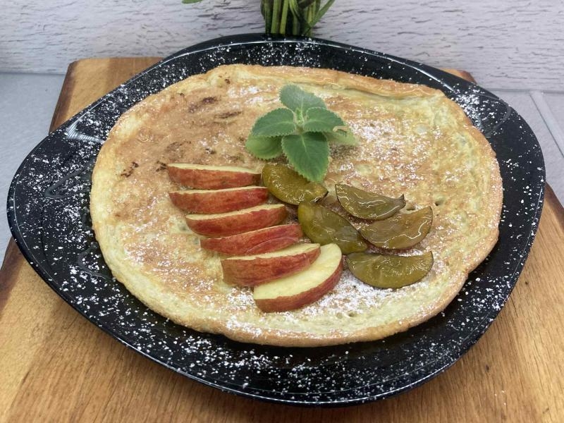 Puszysty omlet z jabłkiem