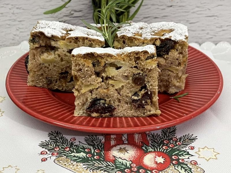 „Salceson” proste ciasto  z bakaliami i jabłkami