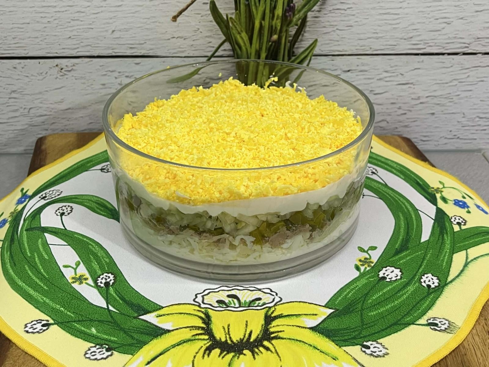 Sałatka warstwowa z jajkiem