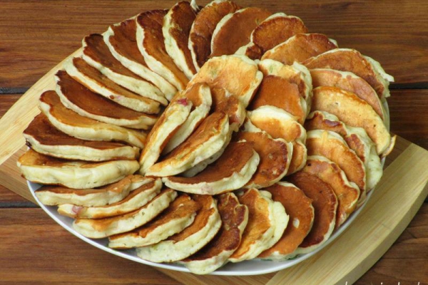 Pulchne placuszki z rabarbarem