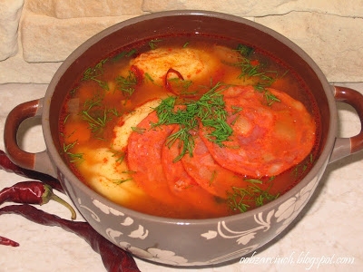 Pikantna zupa paprykowa z chorizo