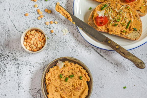 Pasta z soczewicy i suszonych pomidorów