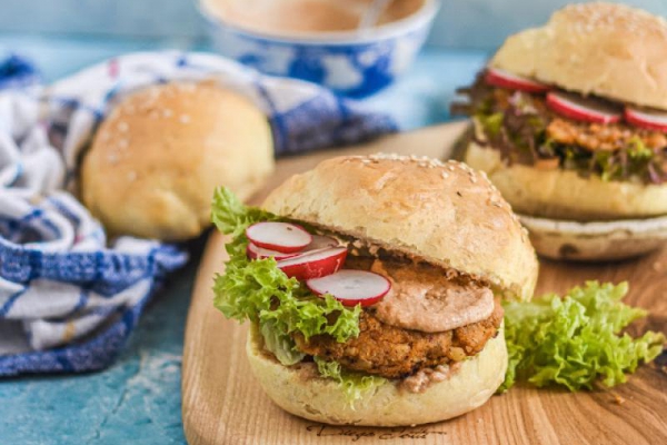 Burgery BBQ z batata i soczewicy