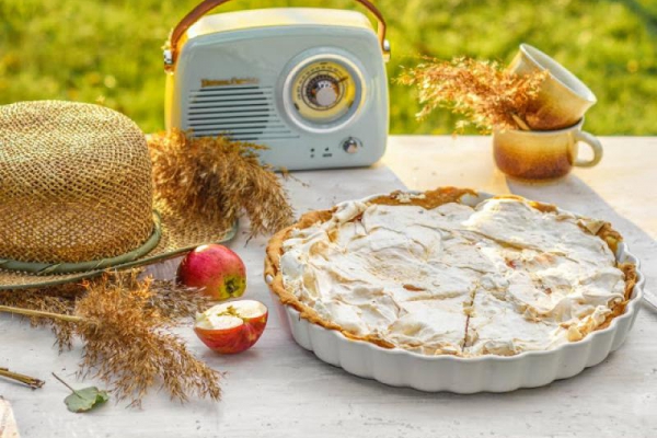 Tarta z jabłkami i bezą
