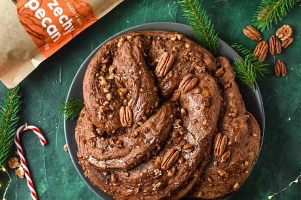 Czekoladowy wieniec z orzechami pecan