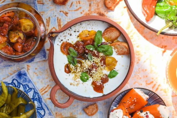 Kremowa feta z konfitowanymi pomidorkami
