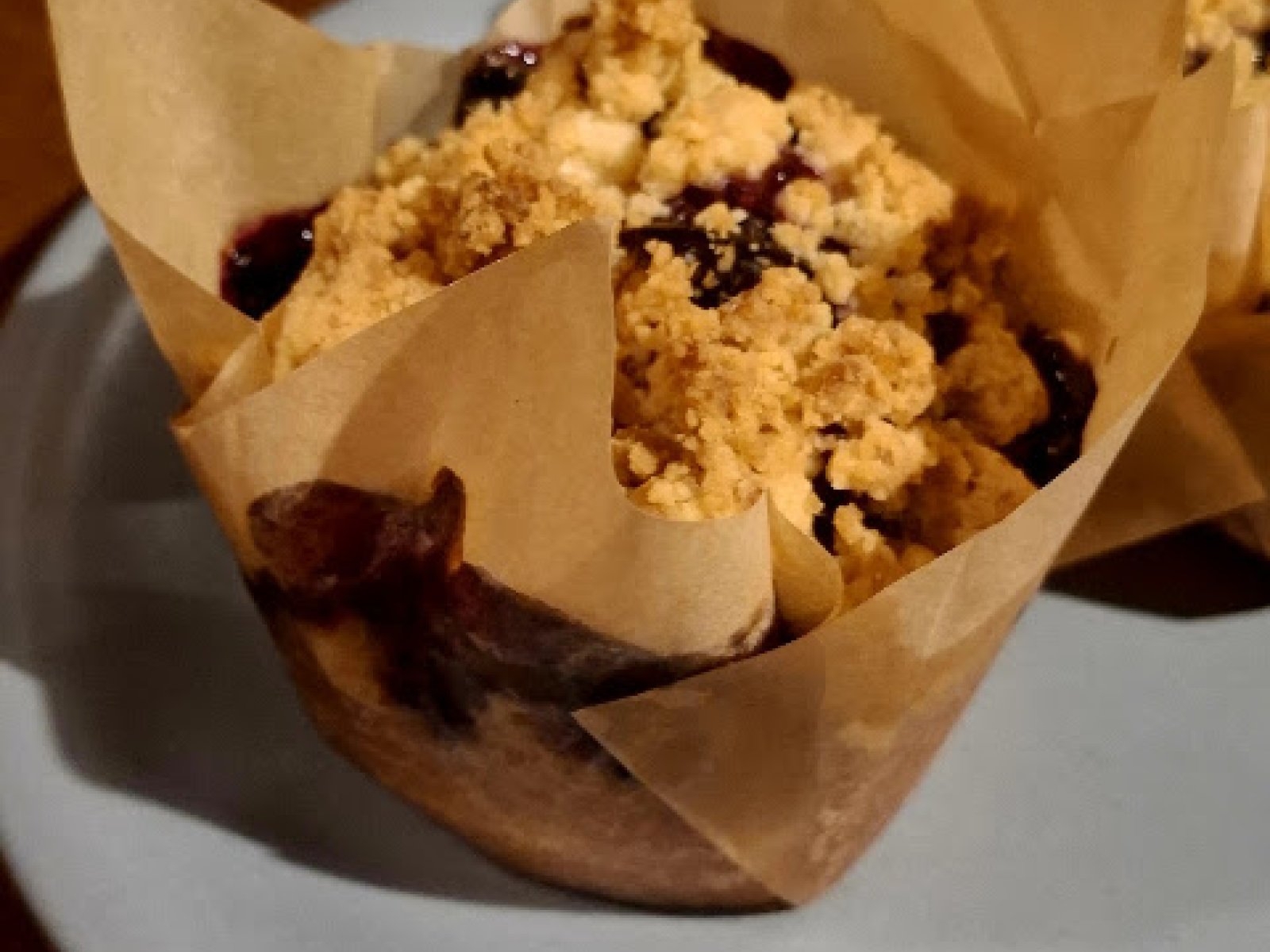 Muffinki z Air Fryera z borówkami i chrupiącą kruszonką – gotowe w 15 minut!