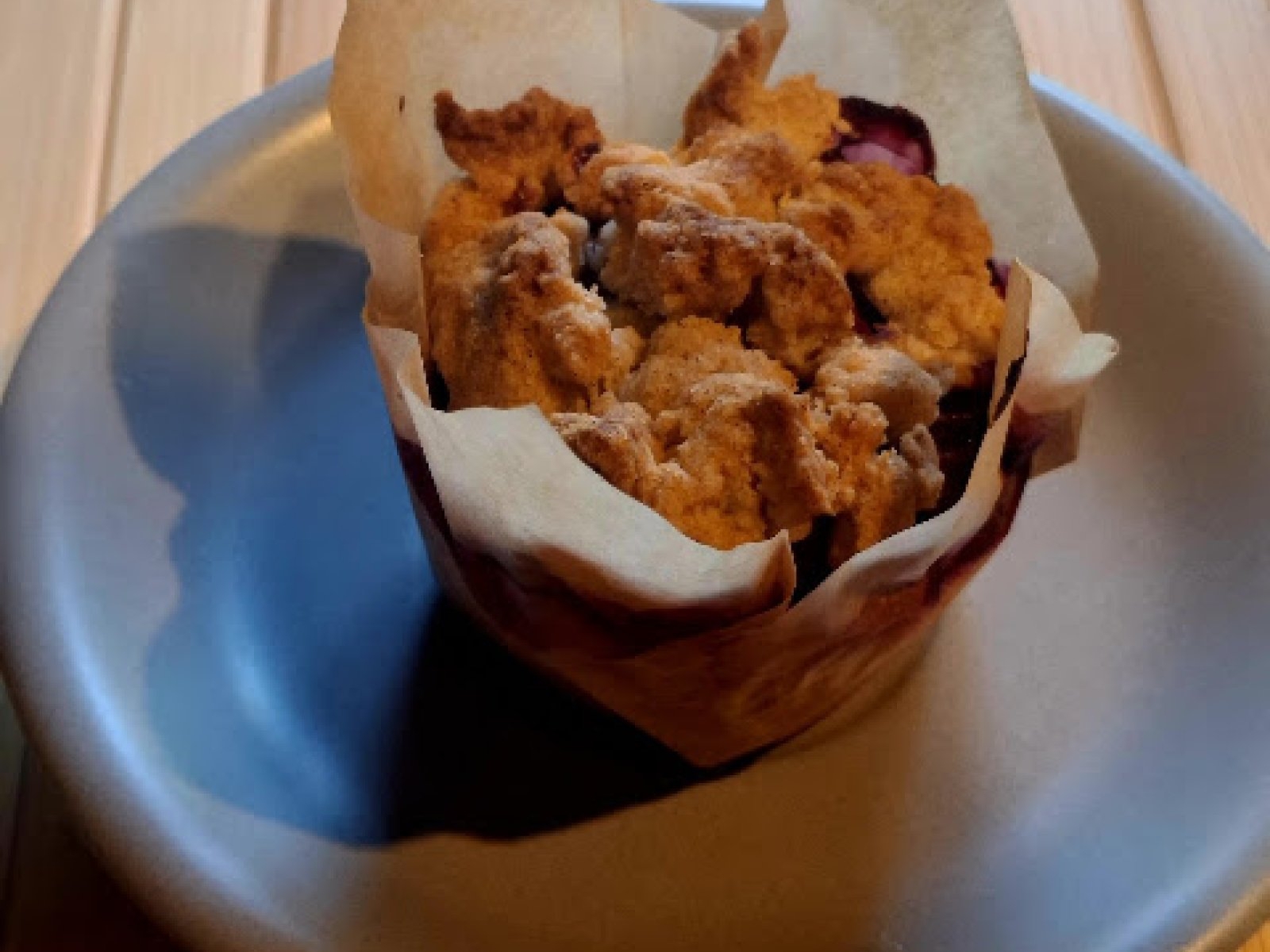 Muffinki ze śliwkami i cynamonową kruszonką z Air Fryera