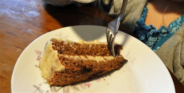 Tort czekoladowo-kawowy z wegańskim jaglanym kremem waniliowym