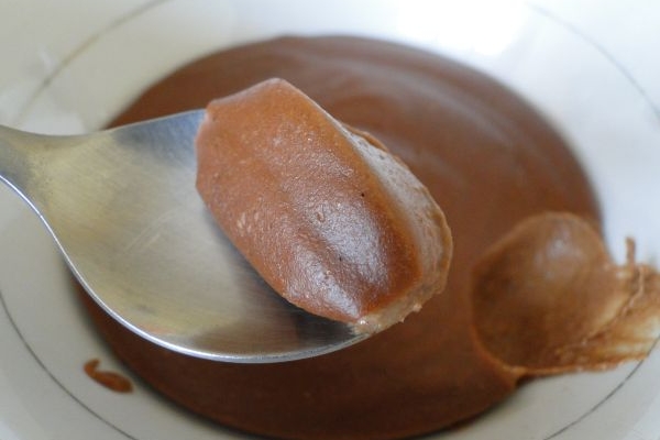Wegański czekoladowy budyń idealny. Z dodatkiem ciecierzycy lub białej fasoli