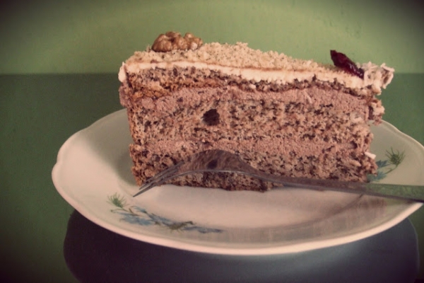 Tort Orzechowo czekoladowy z masą maślaną białą oraz czekoladową