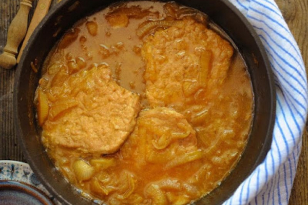 Schab w sosie cebulowym. Obiad w 45 minut!.