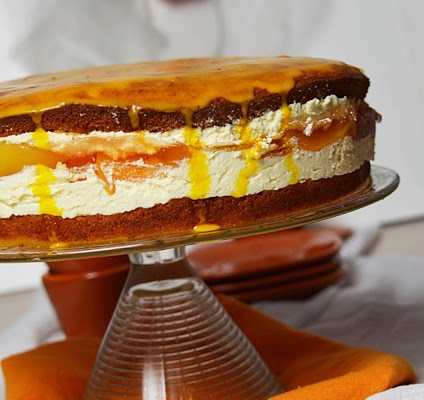 Tort dyniowy z masą serową i brzoskwiniami