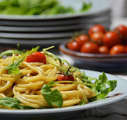 Spaghetti w sosie cebulowym z rukolą w 15 minut